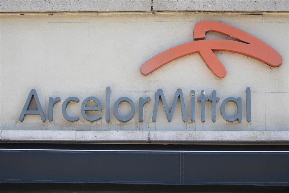 Archivo - Placa de ArceloMittal