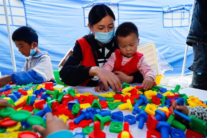 Archivo - Niños en Sichuán, China