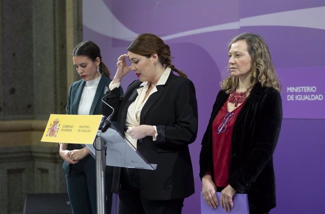 La secretaria de Estado de Igualdad, Ángela Rodríguez, junto a la ministra de Igualdad y la delegada del Gobierno contra la violencia de género.