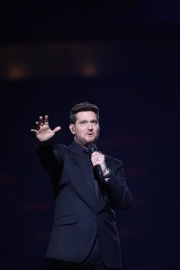 El cantante y compositor Michael Bublé durante su actuación en el Wizink Center, a 30 de enero de 2023, en Madrid (España). 