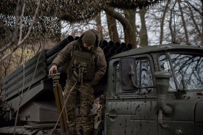 Archivo - Un militar ucraniano en Donetsk.