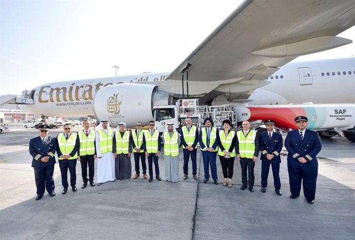 Emirates realiza un vuelo de demostración con combustible de aviación 100% sostenible