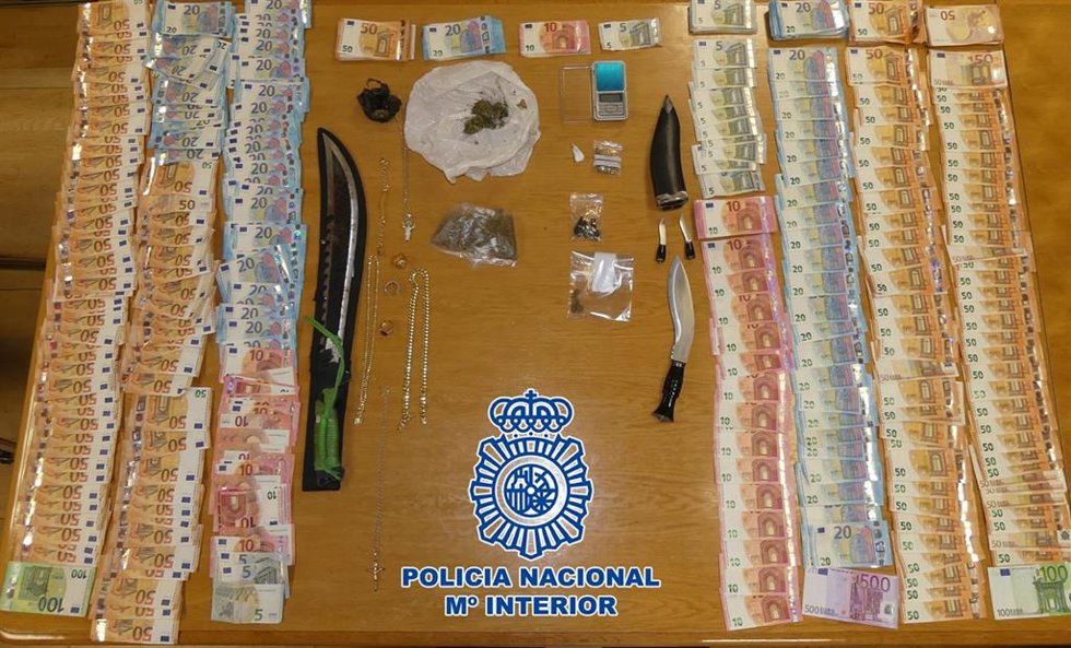 Imagen de los elementos incautados en la operación.