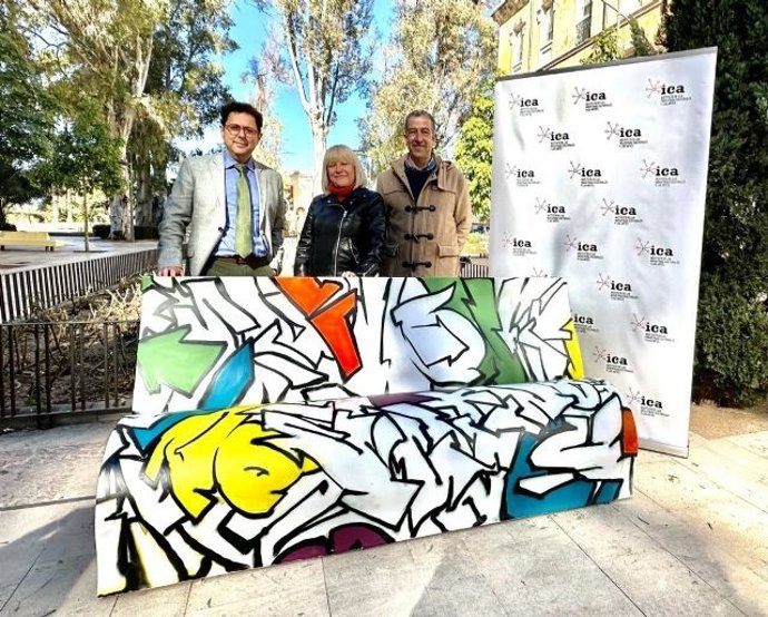 Presentación de los dos bancos urbanos creativos 'Book'