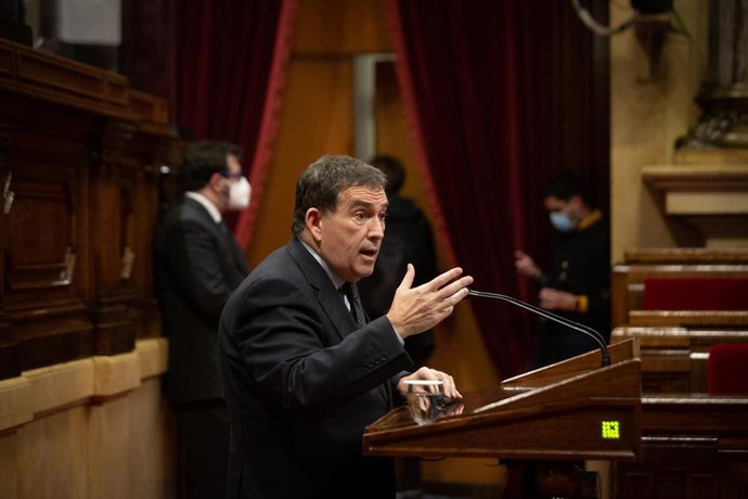 Archivo - El diputado de Junts, Jaume Alonso-Cuevillas, interviene en el pleno, a 3 de febrero de 2022, en Barcelona, Cataluña (España).
