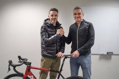 Ciclismo: Igor González de Galdeano recibe su diploma olímpico