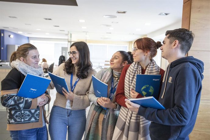 Beneficiarios de becas de la Fundación Magtel en una edición anterior.