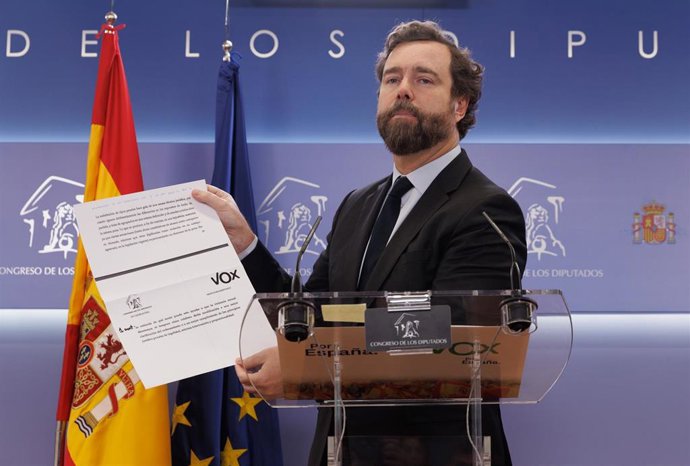 El portavoz de VOX en el Congreso, Iván Espinosa de los Monteros, durante una rueda de prensa anterior a la reunión de la Junta de Portavoces, en el Congreso de los Diputados, a 31 de enero de 2023, en Madrid (España).