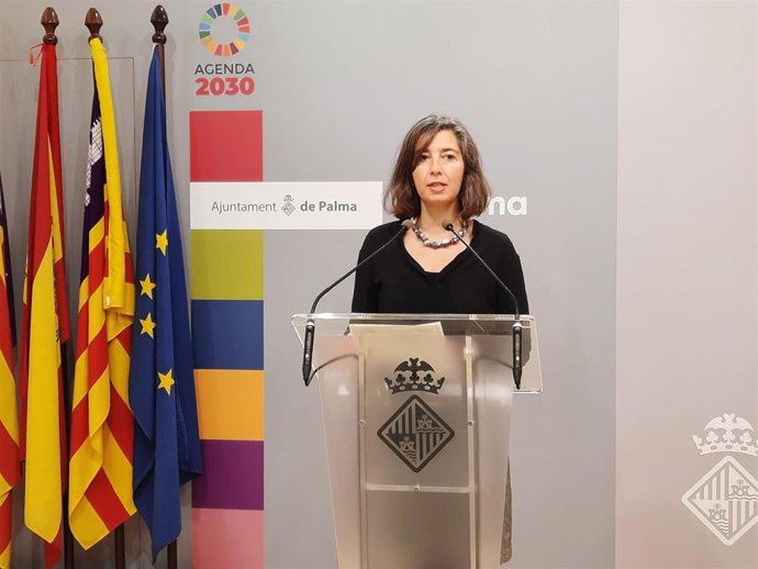 La regidora de Modelo de Ciudad, Vivienda Digna y Sostenibilidad, Neus Truyol, durante la rueda de prensa.