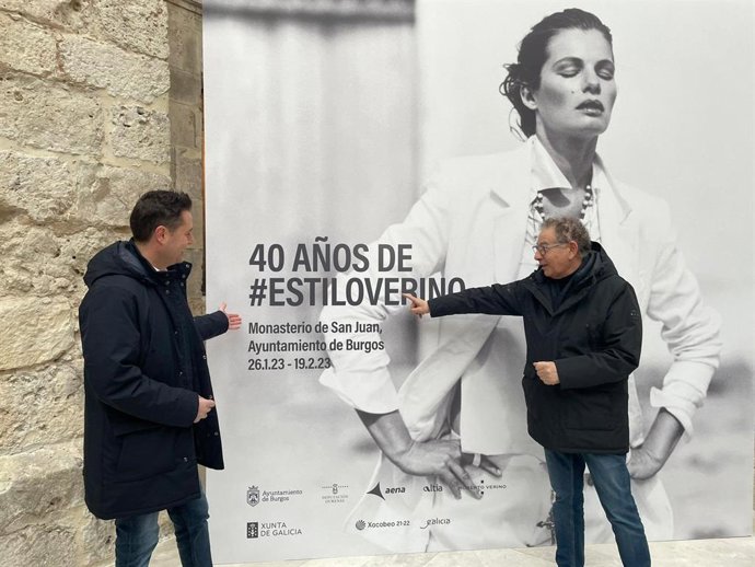De izquierda a derecha, el alcalde de Burgos, Daniel de la Rosa, y el diseñador Roberto Verino, en la inauguración de la exposición '#ESTILOVERINO'
