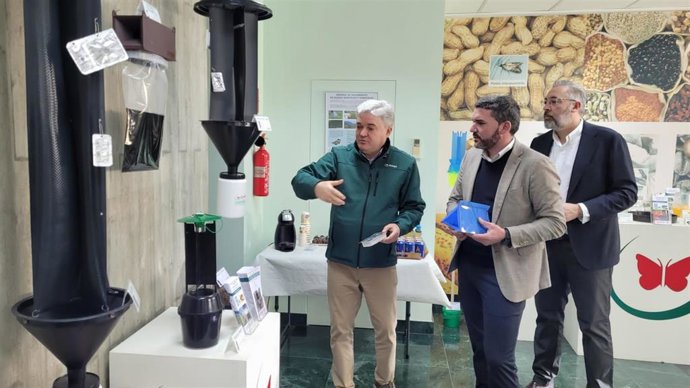 Visita del consejero Antonio Luengo a la empresa Econex, en Santomera.