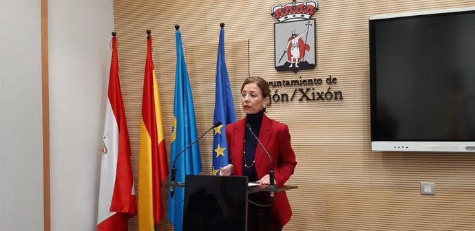 La concejala del PP en el Ayuntamiento de Gijón Ángeles Fernández-Ahúja, en rueda de prensa en el Consistorio gijonés
