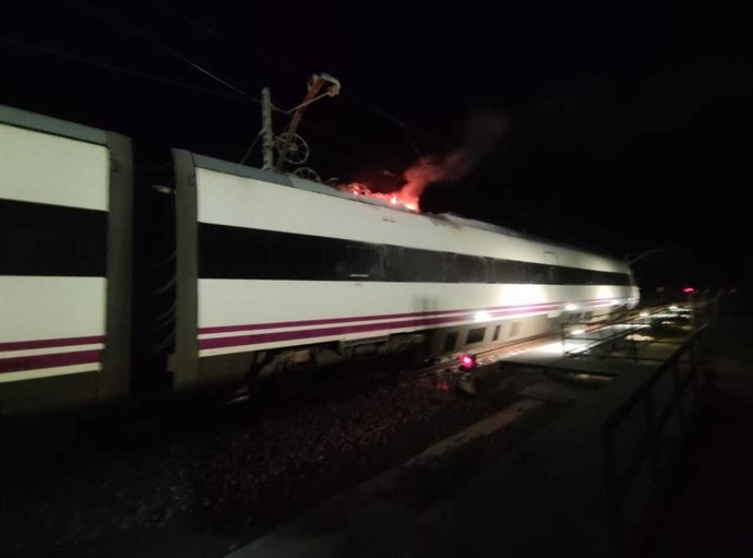 Tren incendiado en Alcolea.