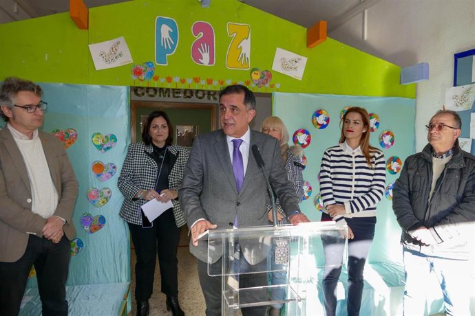El alcalde de Murcia, José Antonio Serrano, inaugura el comedor escolar del CEIP de los Ángeles de la pedanía de El Esparragal