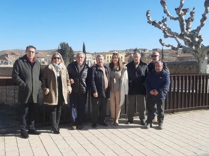 Virginia Barcones Junto A Representantes De La Junta Y Alcaldes En Santa María De Huerta (Soria).