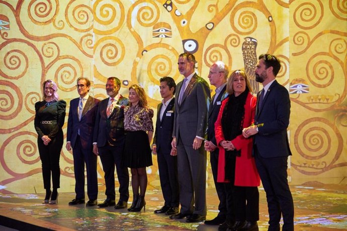 El Rey, en su visita al ISE en Barcelona, junto a Torrent y Marín