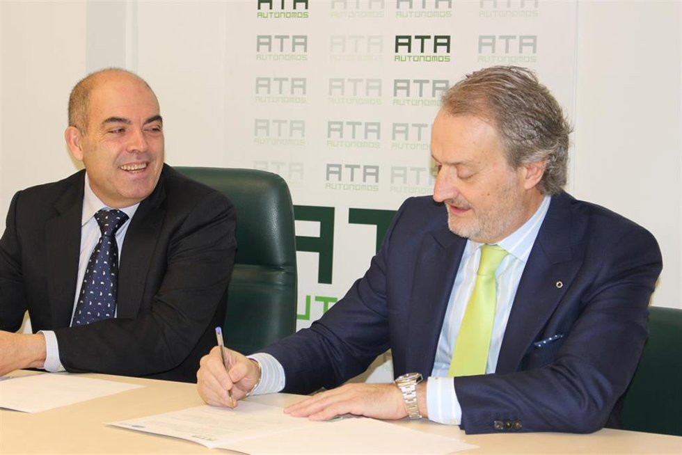 Lorenzo Amor, presidente de ATA, y Carlos Barroso, presidente de la AVD
