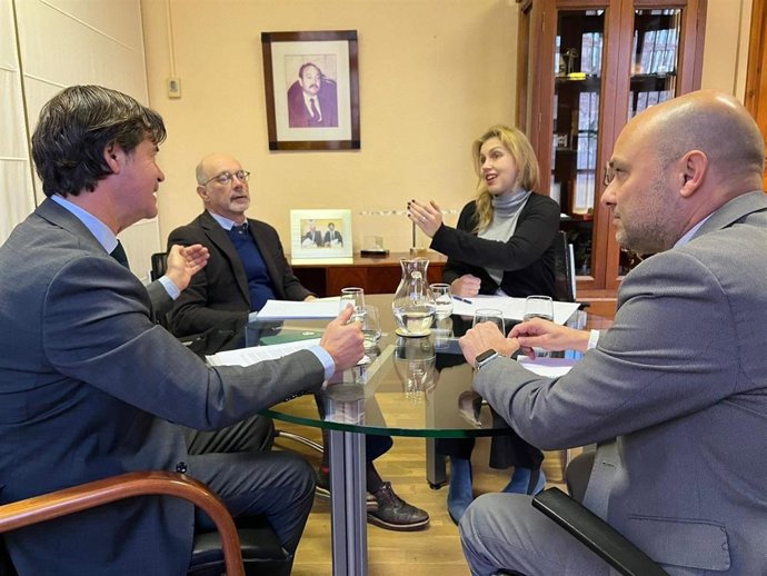 María Peláez y Miguel Rus encabezan el encuentro entre Vox y la CES.