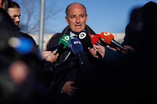L'expresident de la Comunitat Valenciana Francisco Camps ofereix declaracions als mitjans a la seua arribada a l'Audiència Nacional, a 30 de gener de 2023, en San Fernando de Henares, Madrid (Espanya).