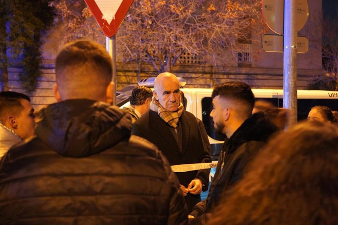 El alcalde de Sevilla se desplaza a la zona del incendio de la vivienda del distrito Macarena.