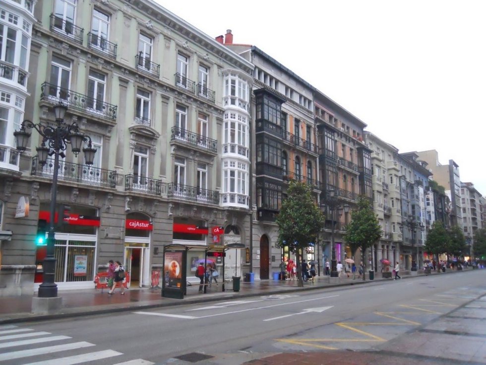 Archivo - Calle Uría de Oviedo