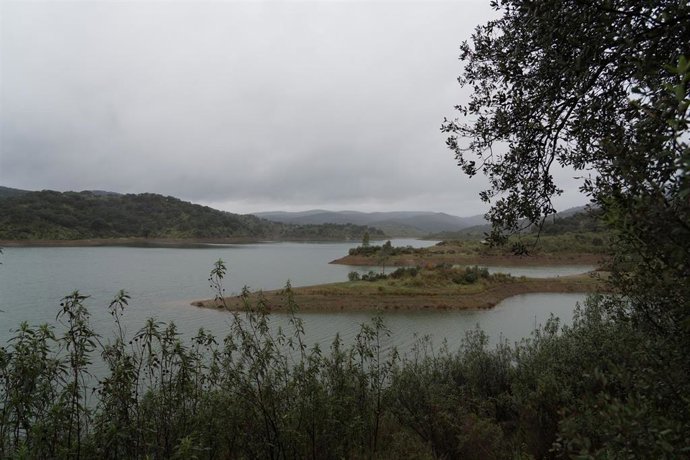 Archivo - Vista del Pantano de la Minilla embalse que suministra a la capital Andaluza, foto de archivo