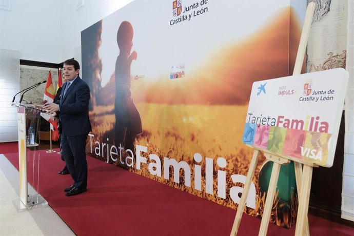 Fernández Mañueco presenta la Tarjeta Familia con ayudas económicos para los nacidos desde el 1 de enero