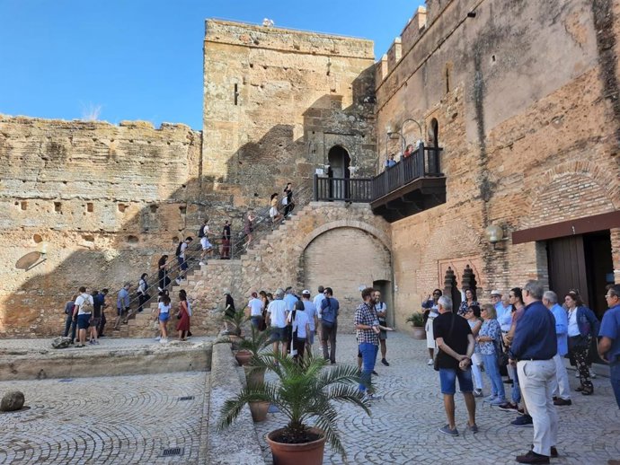 Visitantes del Alcázar de Carmona, en Sevilla.