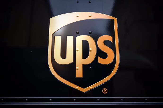 Archivo - FILED - 15 May 2019, Bavaria, Munich: The UPS logo is seen on a van. American shipping company UPS nears deal to buy Italian healthcare-logistics provider Bomi Group. Photo: Sina Schuldt/dpa