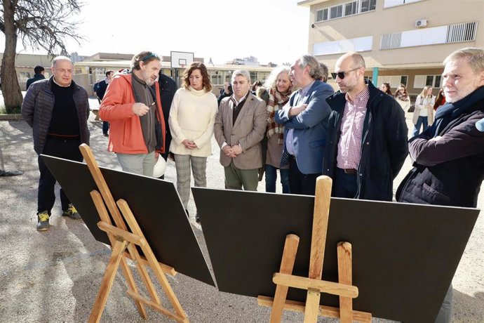 Armengol y March visitan las obras de ampliación del CIFP Pau Casesnoves de Inca, que incluyen un nuevo edificio.