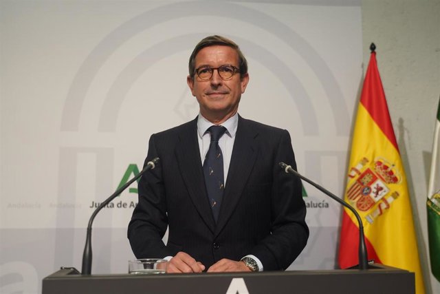 El consejero de Política Industrial y Energía, Jorge Paradela interviene en la rueda de prensa posterior al Consejo de Gobierno de la Junta de Andalucía. A 31 de enero de 2023, en Sevilla (Andalucía, España).Como cada martes, el Consejo de Gobierno de la 