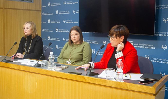Delia Lizana (CCOO), Elena Lahoz (UGT) y Jessica Fesseden (CSIF), responsables autonómicas de sanidad de estos tres sindicatos.