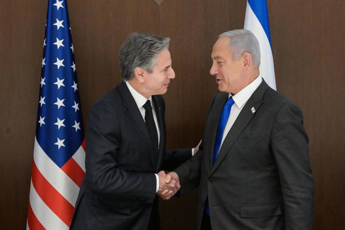 El primer ministro de Israel, Benjamin Netanyahu (d), recibe en Jerusalén al secretario de Estado de EEUU, Antony Blinken (i)