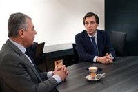 Sanz se fija en Madrid para su modelo de Policía Local de Sevilla y anuncia la implantación de una unidad de drones