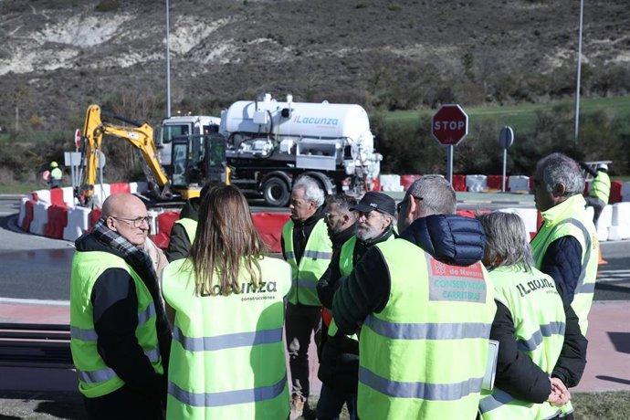 El consejero Ciriza durante la visita al inicio de las obras.