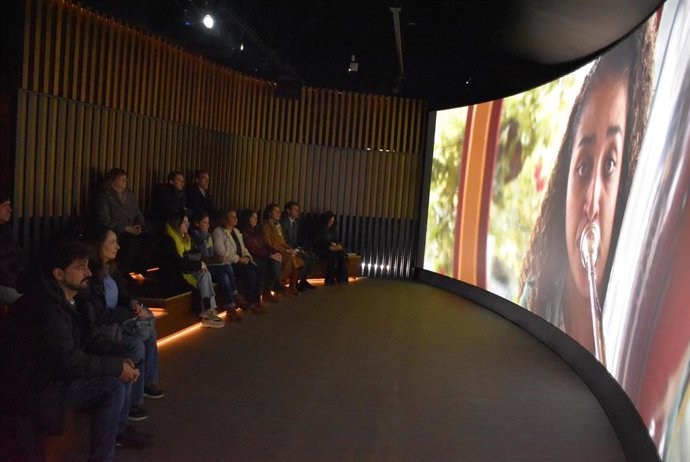 Inauguración de la exposición inmersiva 'Symphony. Un viaje al corazón de la música' que llega a Talavera, de la mano de la Fundación 'La Caixa' y en colaboración con el Ayuntamiento