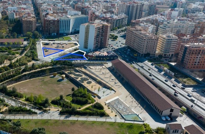 Imagen de las dos parcelas de Parque Central en proceso de venta por subasta situadas en la avenida Filipinas y en Dr. Domagk.