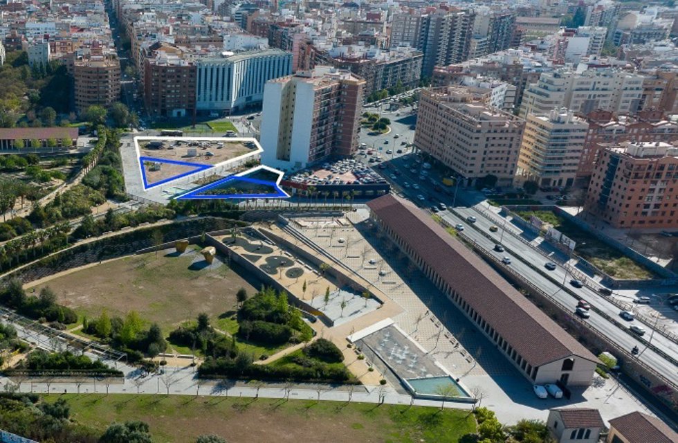 Imagen de las dos parcelas de Parque Central en proceso de venta por subasta situadas en la avenida Filipinas y en Dr. Domagk.