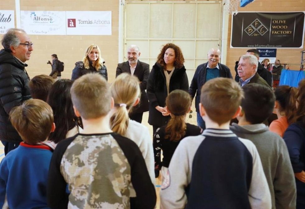 La presidenta del Consell de Mallorca, Catalina Cladera, visita el municipio mallorquín de Consell.
