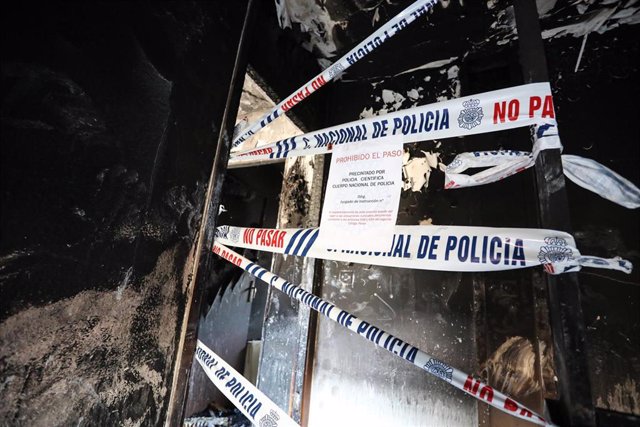 Archivo - Foto de archivo del incendio ocurrido en un piso de la barriada de La Hispanidad de Huelva, a 7 de enero de 2020