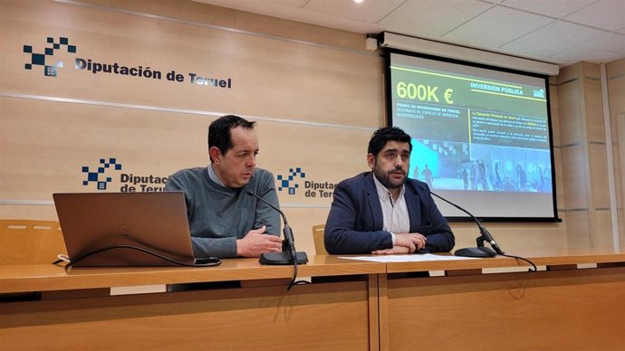 El diputado provincial de Turismo, Diego Piñeiro, y el coordinador de Teruel Film Commission, José Antonio Martín.