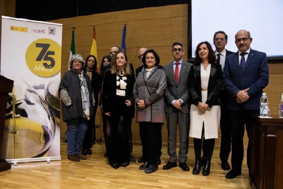Conferencia de clausura de los actos para conmemorar el 75 aniversario del Instituto de la Grasa del Consejo Superior de Investigaciones Científicas.