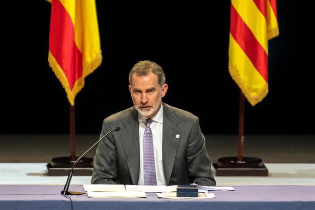 El Rey Felipe VI durante el acto de entrega de despachos de la LXXI promoción de la Carrera Judicial y a la XXII promoción del cuarto turno, en el Auditori Fòrum.