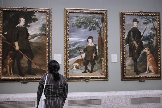 Archivo - Una visitante en el Museo Nacional del Prado, el día en el que reabre sus puertas tras haber permanecido casi tres meses clausurado a causa de la pandemia por coronavirus, en Madrid (España) a 6 de junio de 2020.