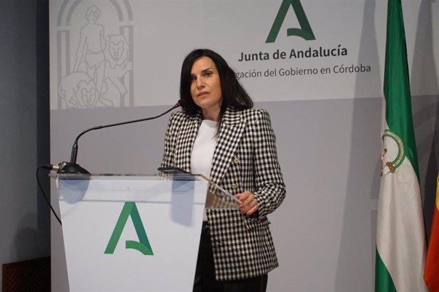La delegada de Empleo, María Dolores Gálvez, en rueda de prensa.