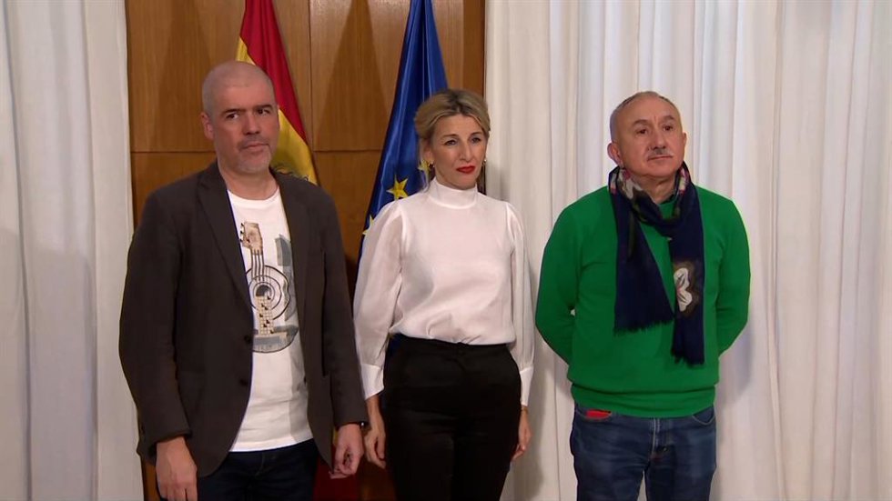 El Gobierno acuerda con sindicatos subir el salario mínimo hasta los 1.080 euros