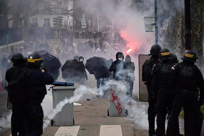 31 January 2023, France, Nantes: French police face people demonstrating against the planned pension reform. Photo: Loic Venance/AFP/dpa