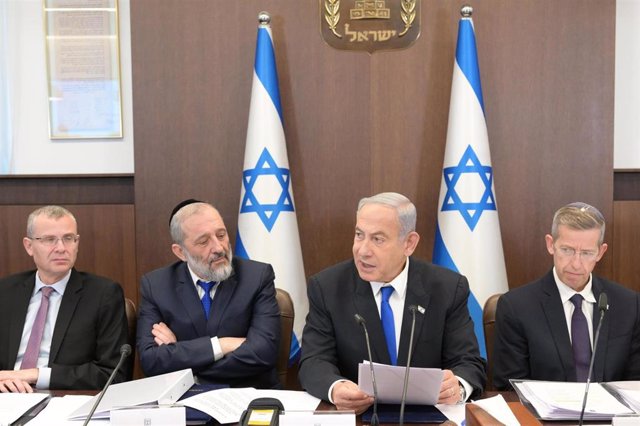 El primer ministro israelí, Benjamin Netanyahu, preside una reunión del gabinete en Jerusalén, Israel