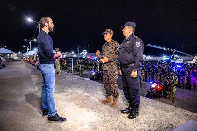 El presidente de El Salvador, Nayib Bukele, inaugura una nueva cárcel