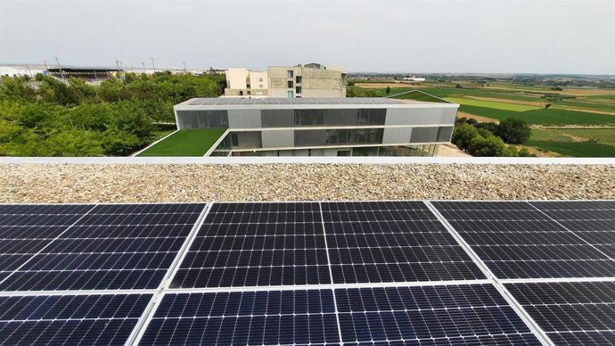 Placas solares en la Universidad San Jorge (USJ)